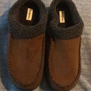 NWOT DEARFOAMS men’s slippers